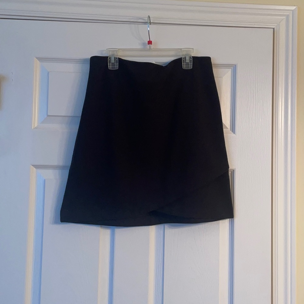 Black Loft Skirt with Detailed Bottom and Back Zipper